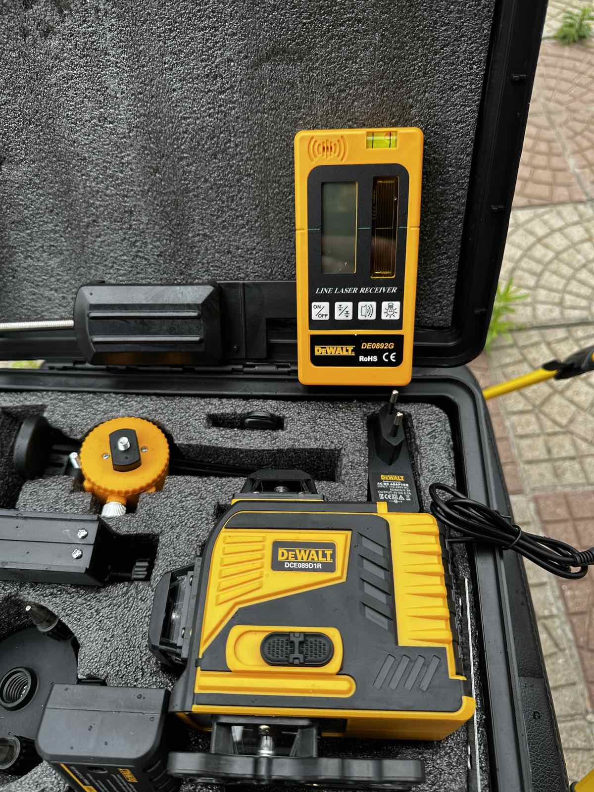 4D ЛАЗЕРЕН НИВЕЛИР Dewalt с 16 линии 4 точков Зелен Лъч+Звуков приемник 30м