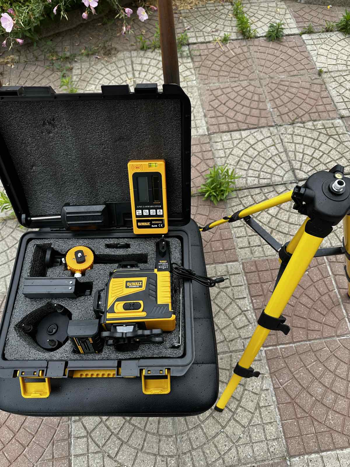 4D ЛАЗЕРЕН НИВЕЛИР Dewalt с 16 линии 4 точков Зелен Лъч+Звуков приемник 30м