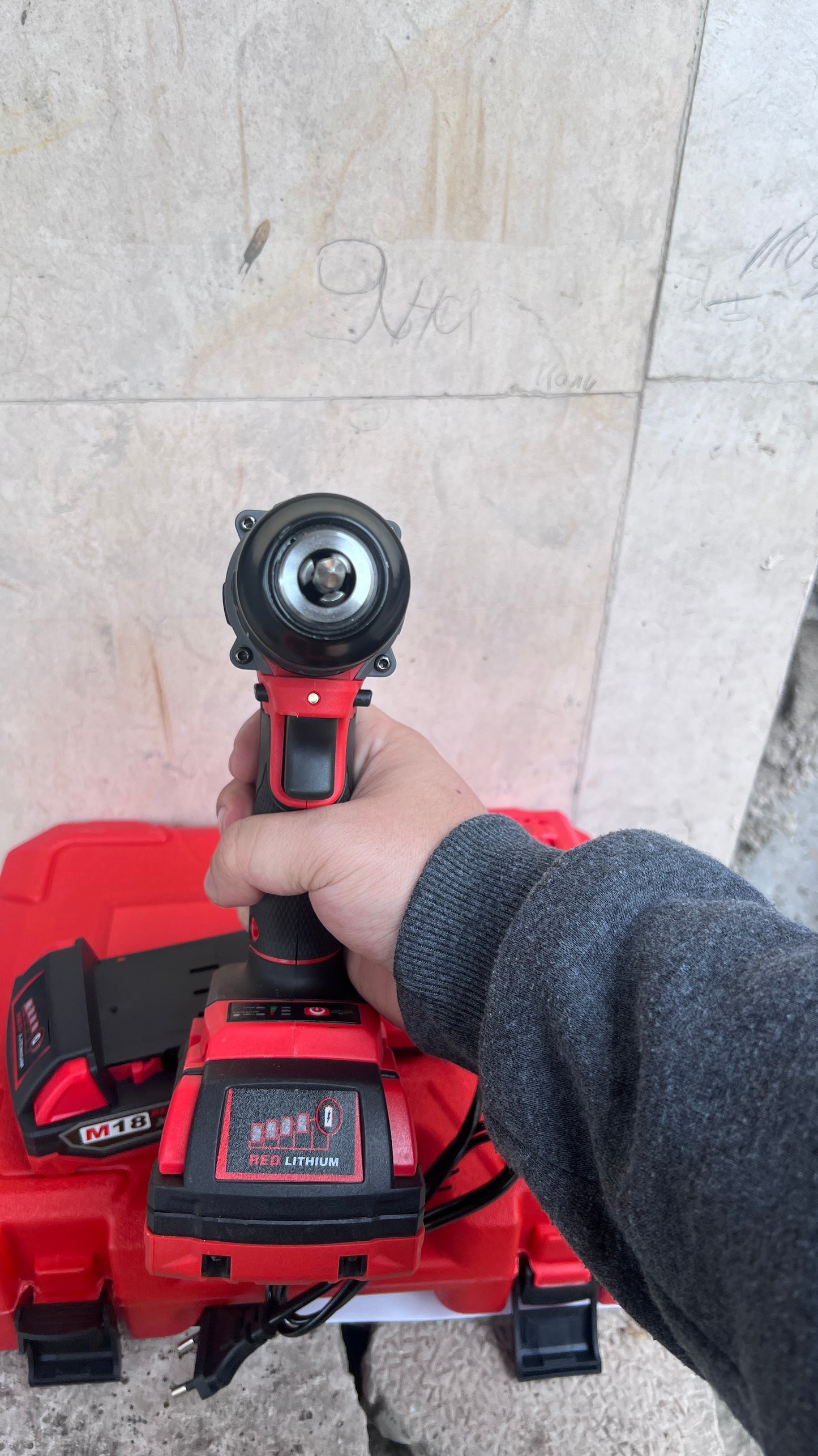 Ударен винтоверт Milwaukee 13мм - Безчетков 18v 5Ah 99Nm