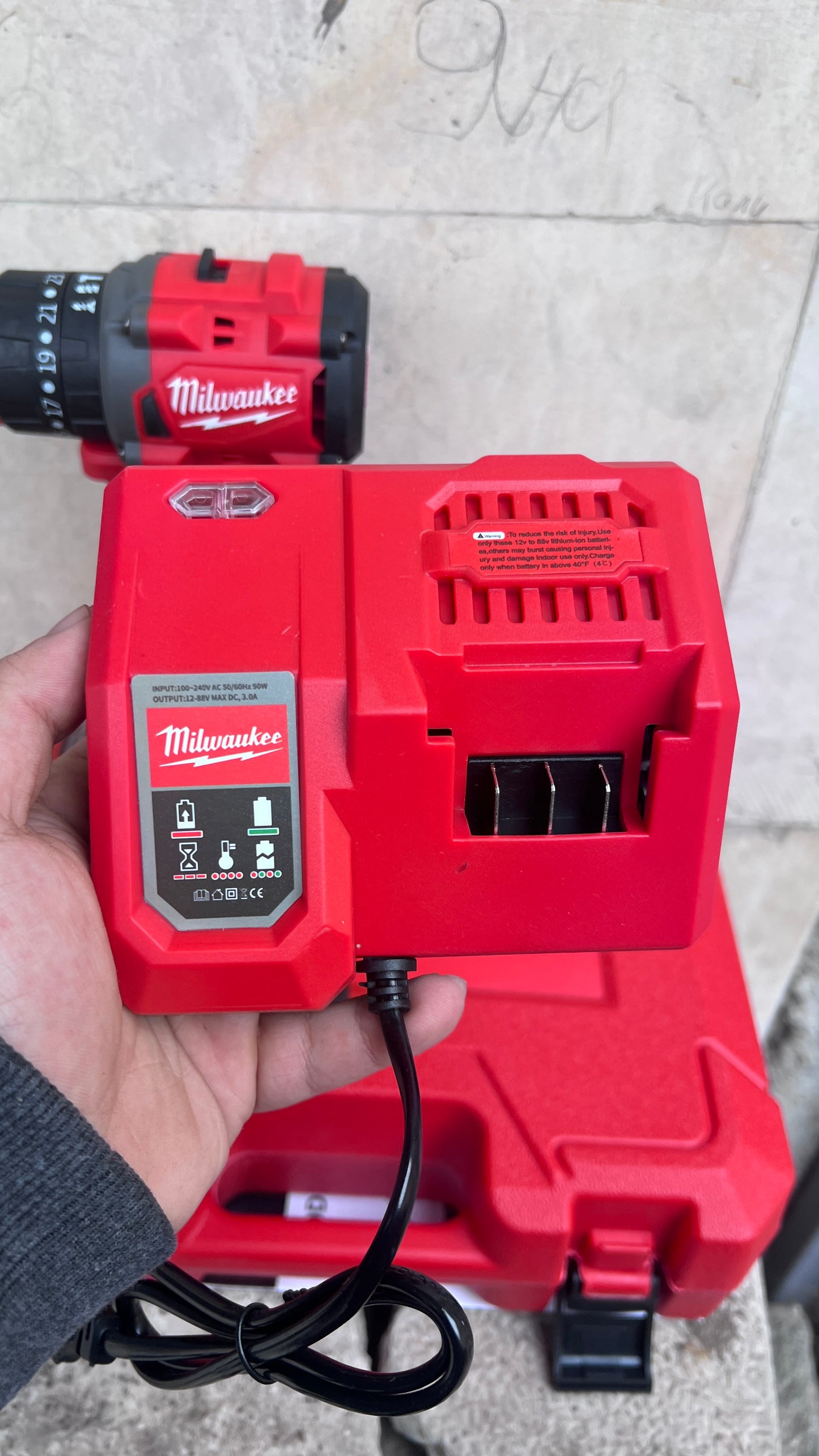 Ударен винтоверт Milwaukee 13мм - Безчетков 18v 5Ah 99Nm