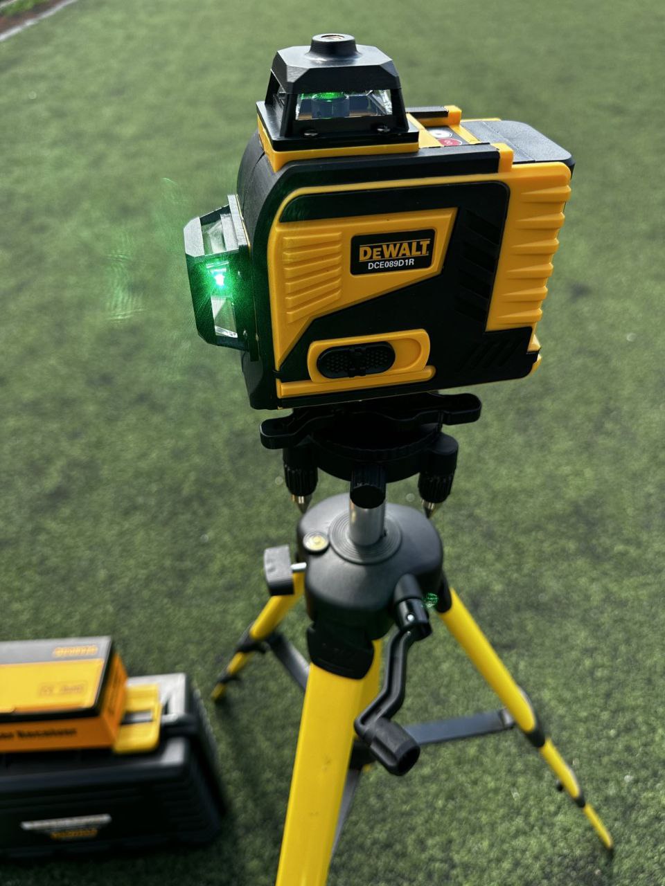 4D ЛАЗЕРЕН НИВЕЛИР Dewalt с 16 линии 4 точков Зелен Лъч+Звуков приемник 30м